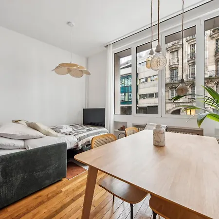 Le Louvre & Hotel De Ville - Cityapartmentstay Appartamento
